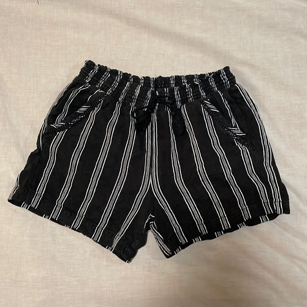Stripped linen material shorts